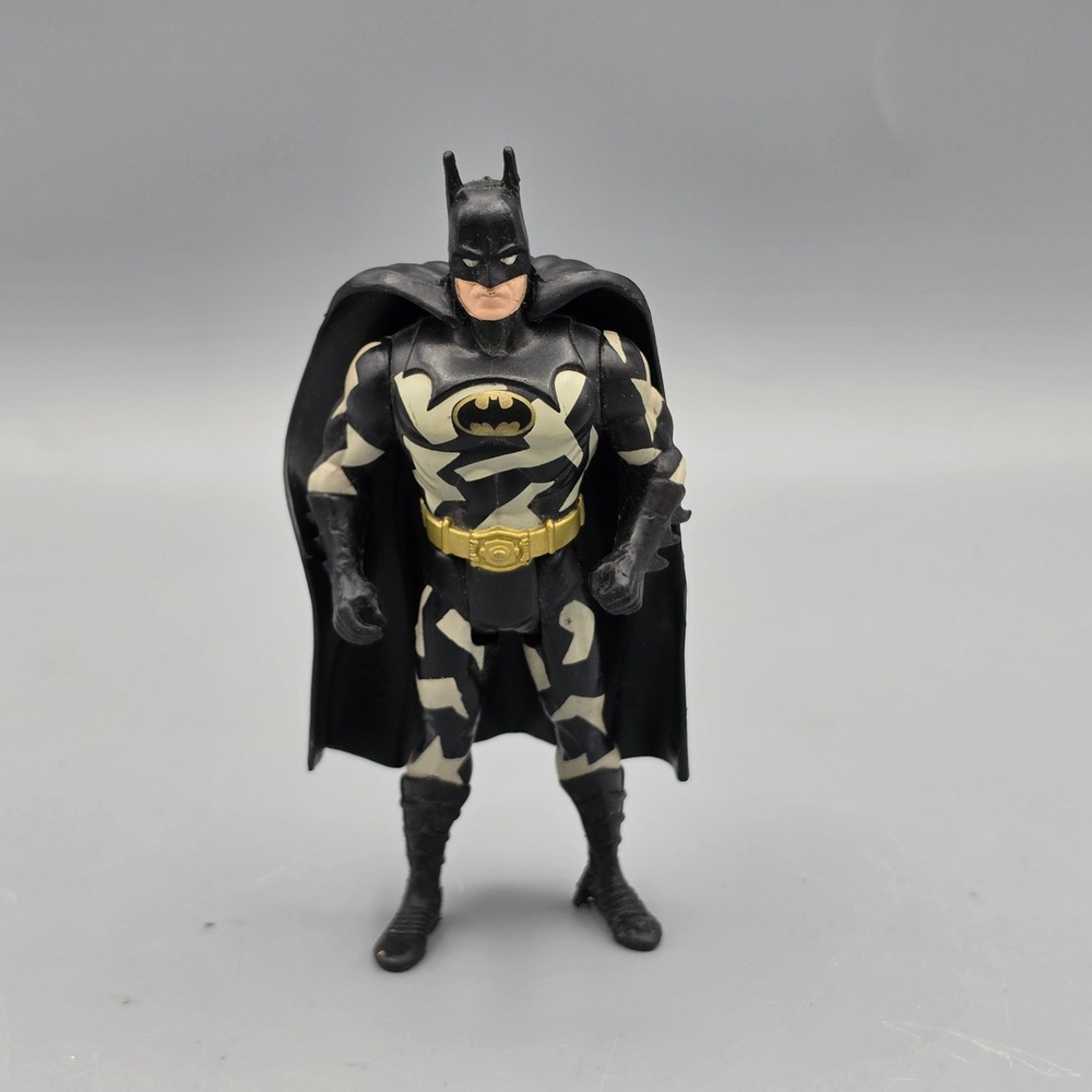 Kenner Action Figure Black Batman Lightning Bolt Vintage 1990 DC Toy